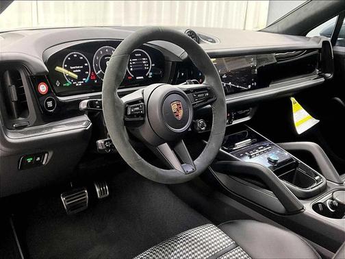 2026 Porsche Cayenne GTS
