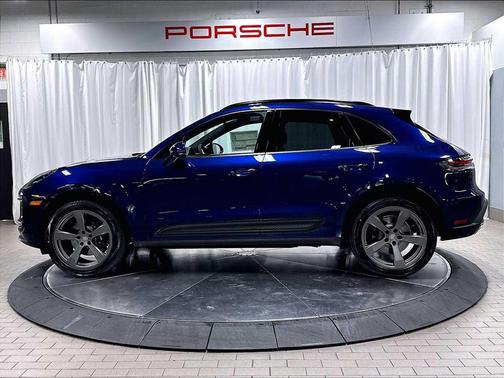 GENTIAN BLUE 2026 Porsche Macan Macan