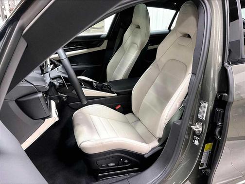 2026 Porsche Panamera 4