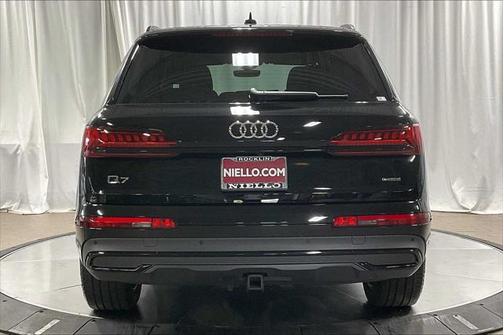 2024 Audi Q7 45 Premium Plus