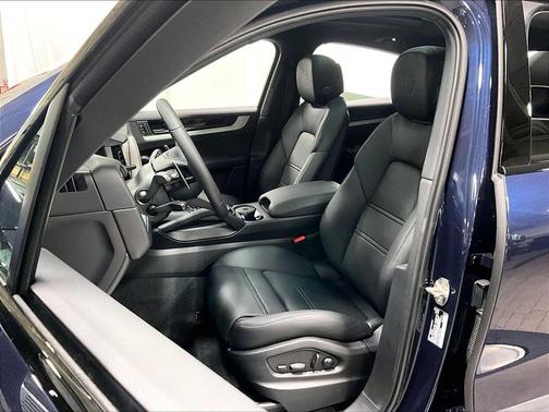 ALGARVE BLUE 2026 Porsche Cayenne Cayenne