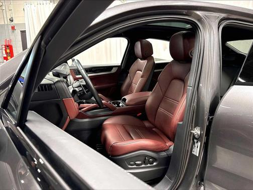 Quartzite Grey Metallic 2025 Porsche Cayenne Cayenne