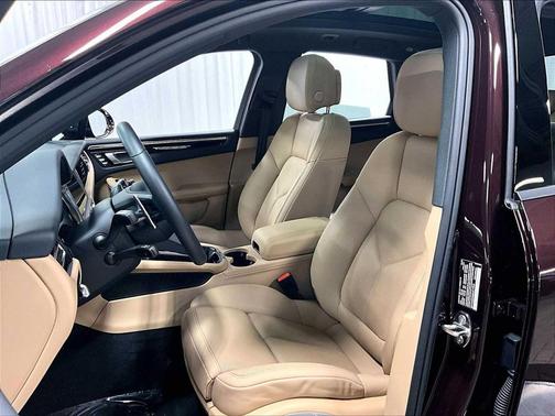 2025 Porsche Macan AWD