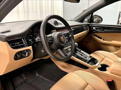2025 Porsche Macan AWD