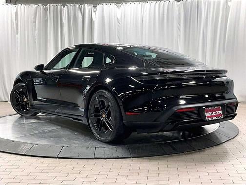 BLACK 2026 Porsche Taycan Black Edition