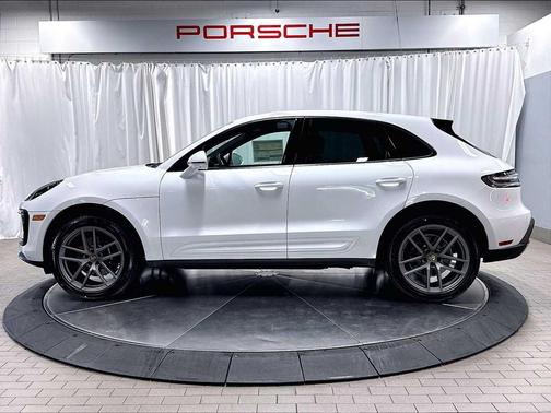 CARRARA WHITE 2026 Porsche Macan Macan