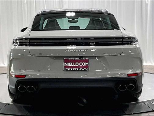 2026 Porsche Panamera 4