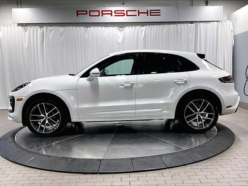 2025 Porsche Macan AWD