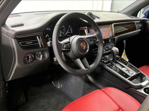 2026 Porsche Macan AWD