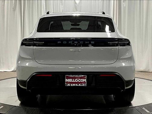 ICE GREY MET 2026 Porsche Macan Macan Electric