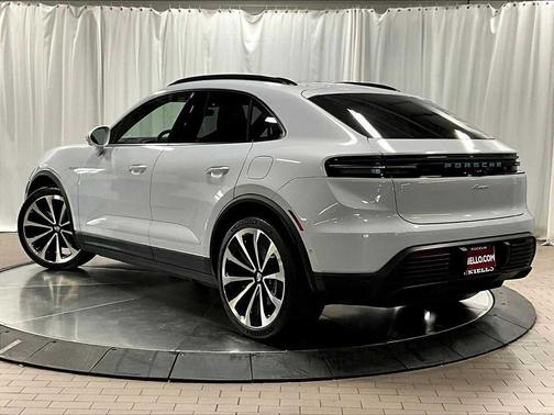 ICE GREY MET 2026 Porsche Macan Macan Electric