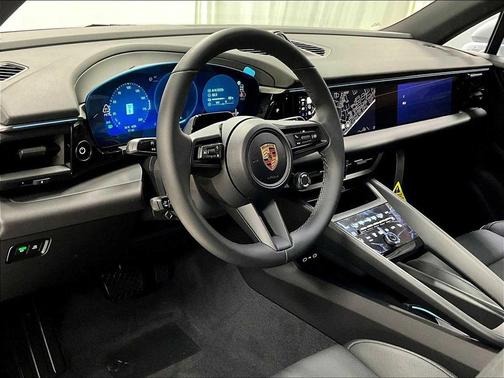 ICE GREY MET 2026 Porsche Macan Macan Electric