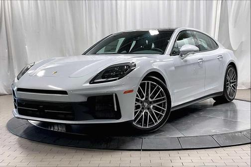 2025 Porsche Panamera 4