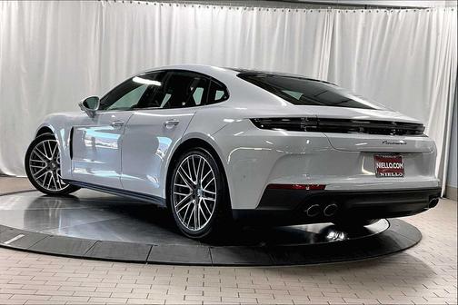 2025 Porsche Panamera 4