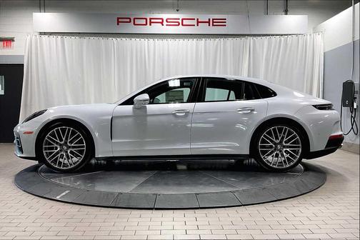 2025 Porsche Panamera 4