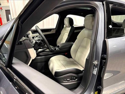 VANADIUM GREY 2026 Porsche Cayenne Cayenne