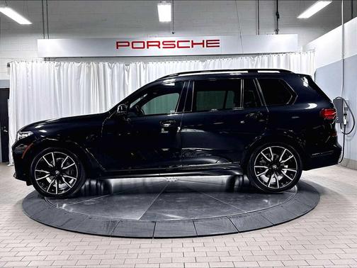 Black Sapphire Metallic 2021 BMW X7 xDrive40i