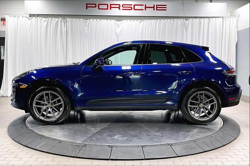 2025 Porsche Macan AWD