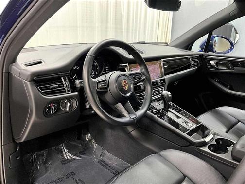 2025 Porsche Macan AWD