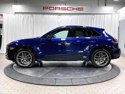 2025 Porsche Macan AWD