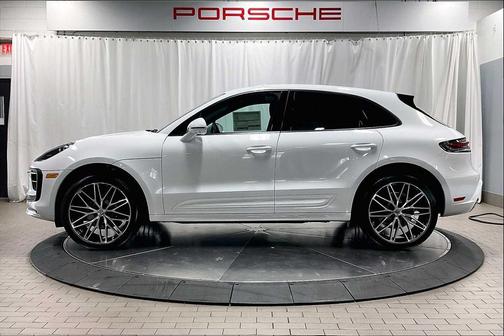 2026 Porsche Macan AWD