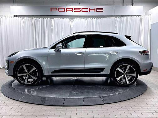 Dolomite Silver Metallic 2023 Porsche Macan Macan