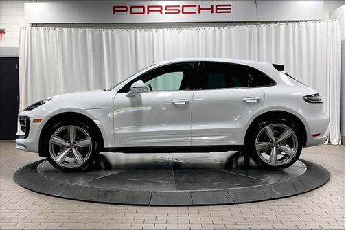 2025 Porsche Macan Base