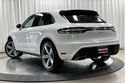 2025 Porsche Macan Base