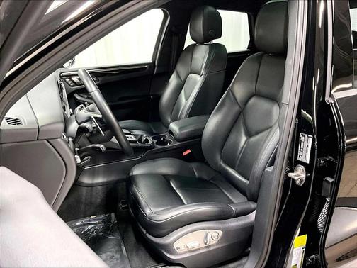 2024 Porsche Macan AWD