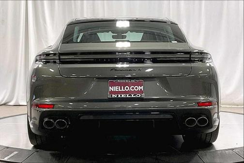2025 Porsche Panamera 4