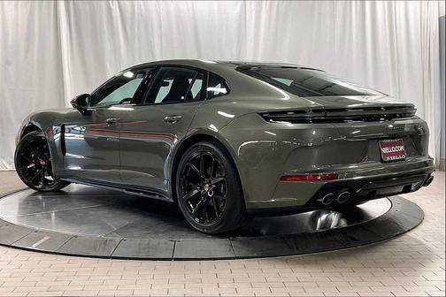 2025 Porsche Panamera 4