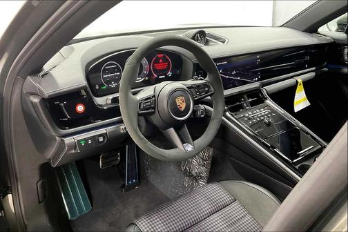 2025 Porsche Panamera 4