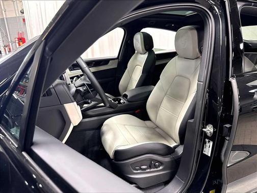 CHROMITE BLACK 2026 Porsche Cayenne Cayenne