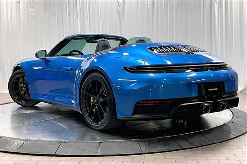 2025 Porsche 911 Carrera 4 GTS