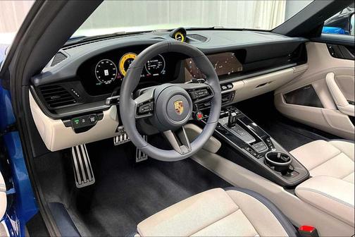 2025 Porsche 911 Carrera 4 GTS