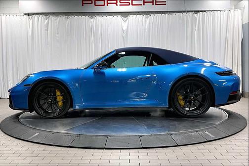 2025 Porsche 911 Carrera 4 GTS