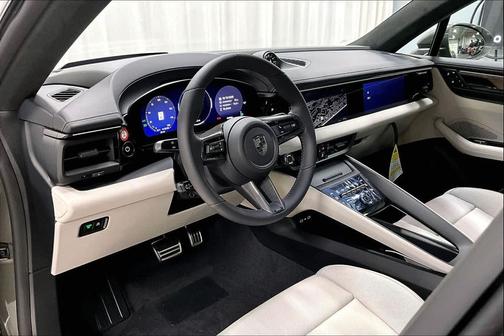 2025 Porsche Macan Turbo
