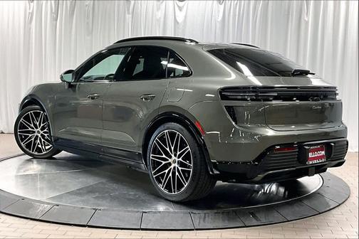 2025 Porsche Macan Turbo