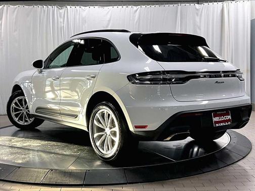 2025 Porsche Macan AWD