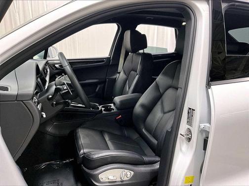 2025 Porsche Macan AWD