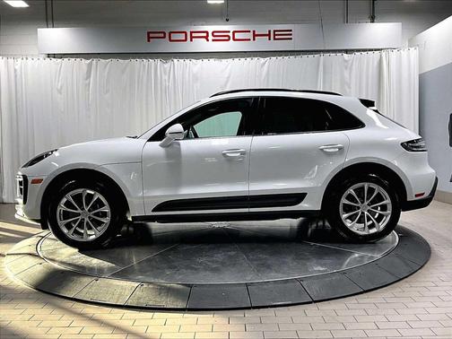2025 Porsche Macan AWD