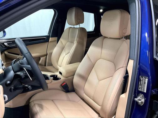 2025 Porsche Macan AWD