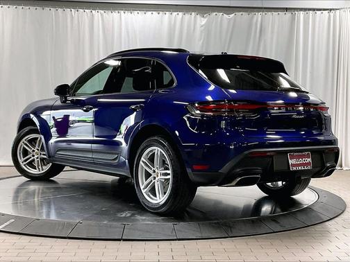 2025 Porsche Macan AWD