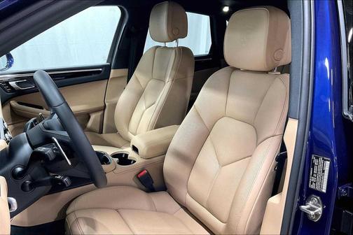 2025 Porsche Macan AWD