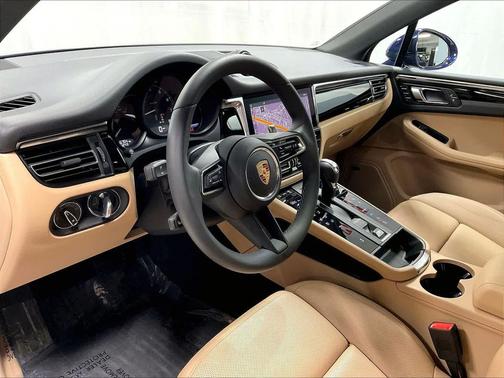 2025 Porsche Macan AWD