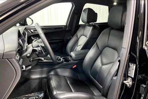 2025 Porsche Macan AWD