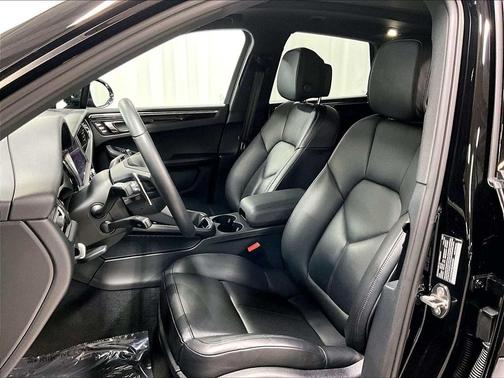 2025 Porsche Macan AWD