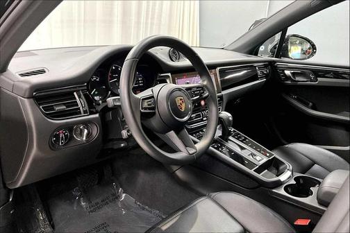 2025 Porsche Macan AWD