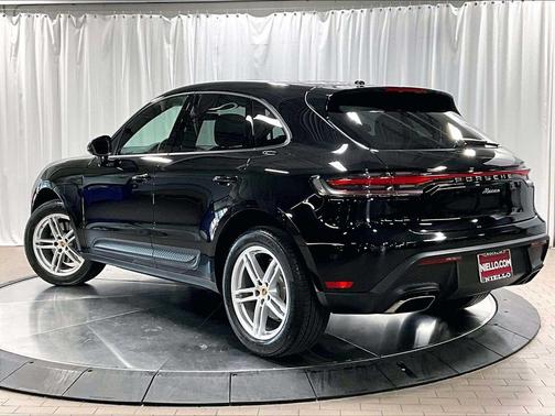 2025 Porsche Macan AWD