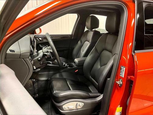 2025 Porsche Macan AWD